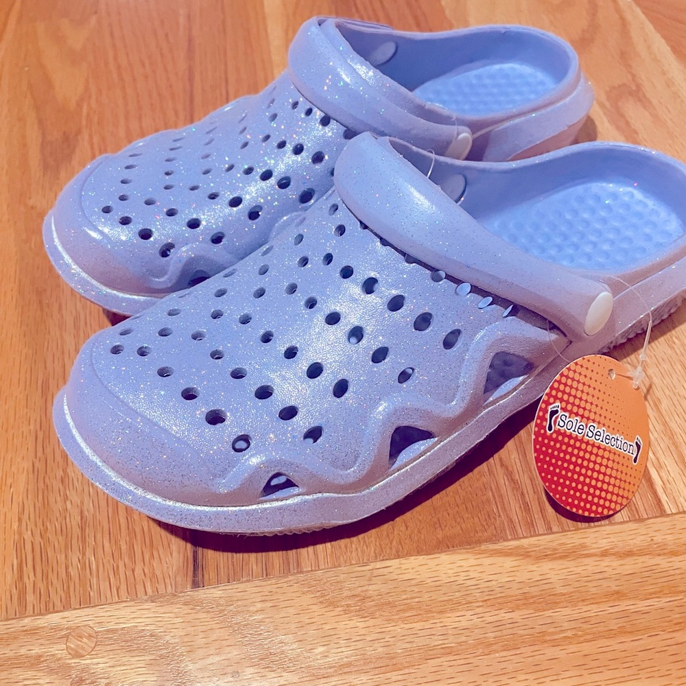 GARDEN CLOGS